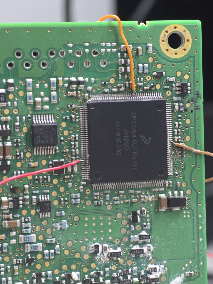 The rack die SPC5643LFMLQ1 (MPC5643L) and the M95640 EEPROM